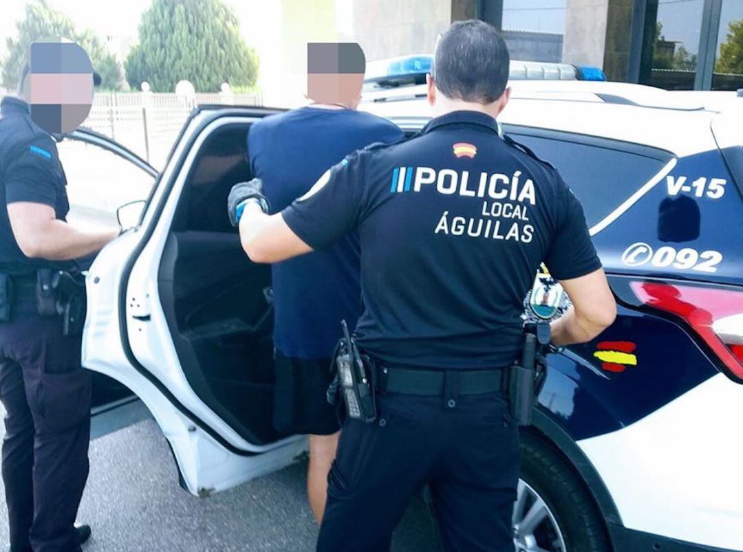 Un detenido en Águilas por agreder a los agentes de la Policía Local y escupirles diciendo que tenía coronavirus