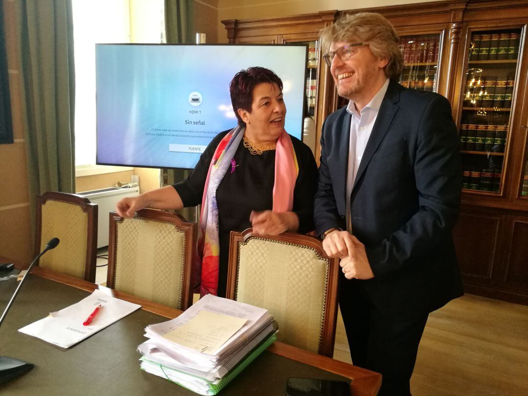 Clara Luquero junto al concejal Jesús García Zamora en una rueda de prensa en el Ayuntamiento