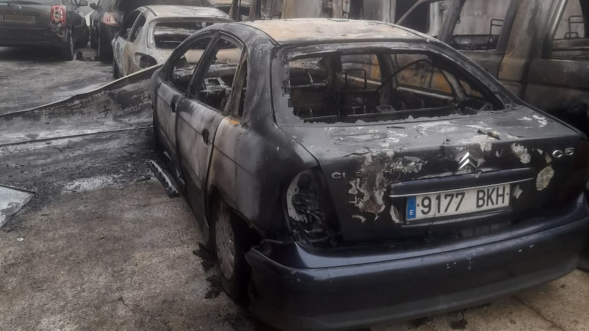 Juan González, presidente de Protección Civil de Tui, sobre el incendio en el exterior de un taller en Paramos