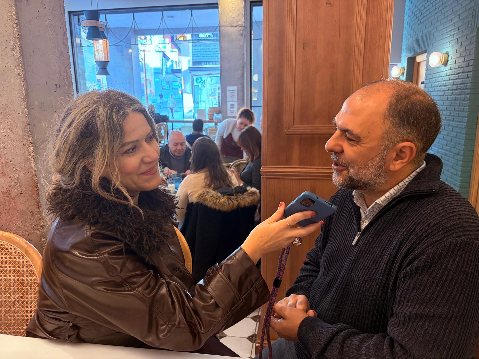 Fausto Giles director gerente de Fundación TDAH Aire Libre de Huelva con Ana Gil, periodista de la Cadena SER de Huelva