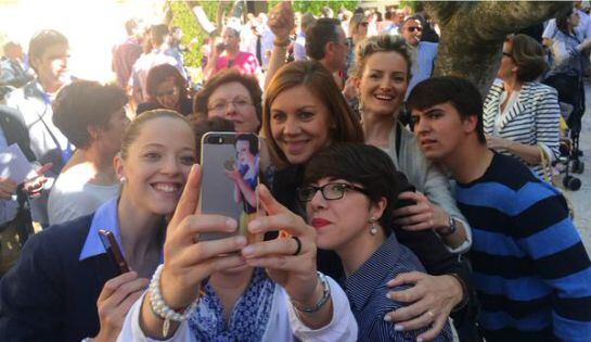 Cospedal con simpatizantes en Almagro.