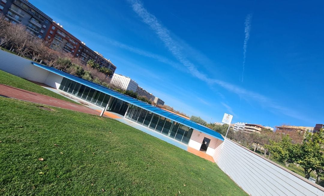 Edificio donde irían ubicadas las dos salas de estudio en el Bulevar.