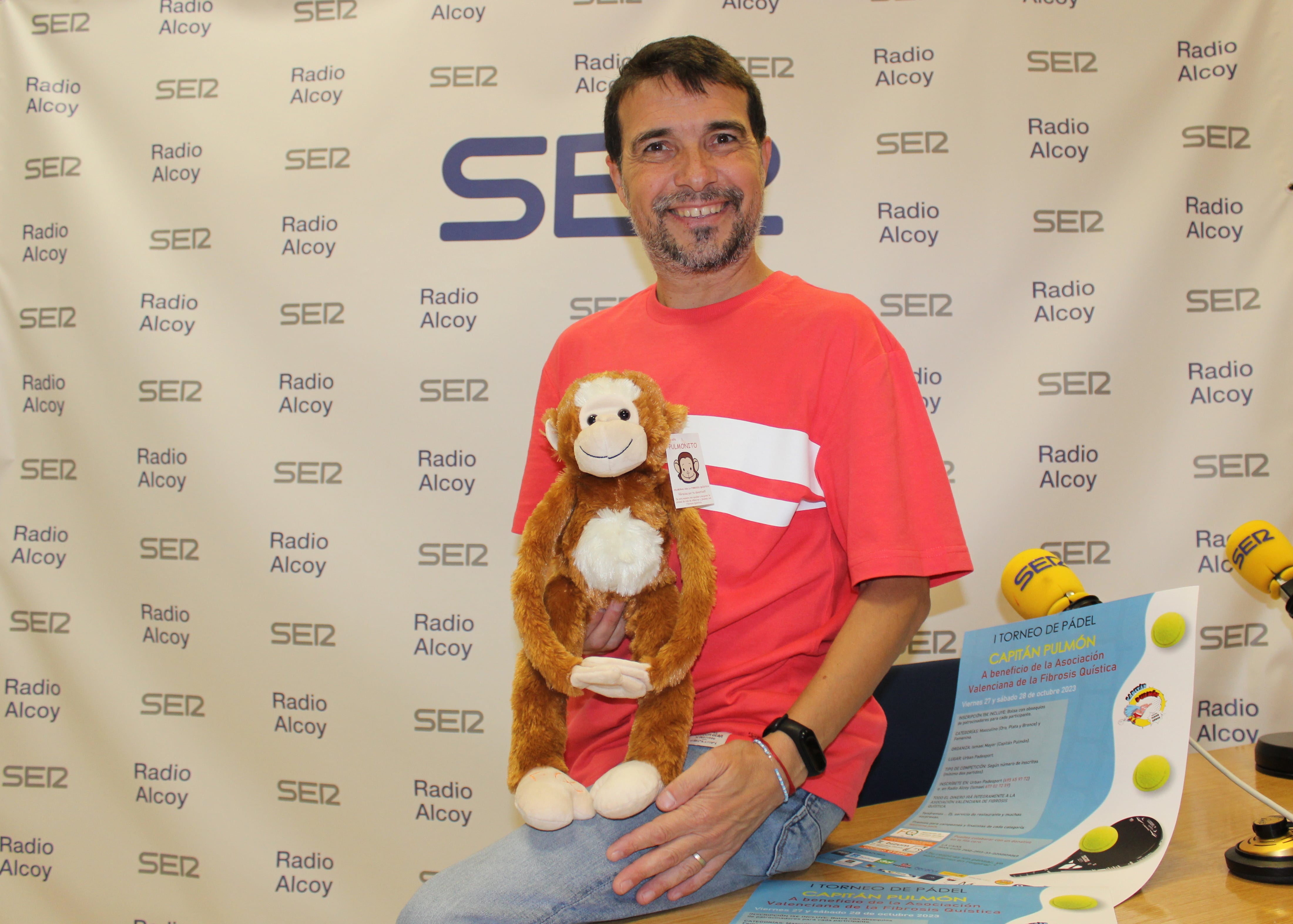 Foto de archivo de Ismael Mayor en la organización del I Torneo de pádel Capitán Pulmón a beneficio de la Asociación Valenciana de la Fibrosis Quística.