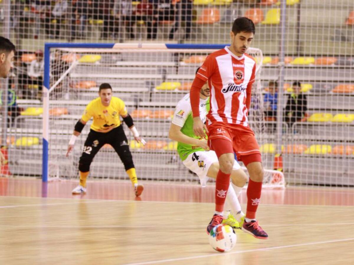 Raúl Canto sufre un esguince de tobillo y es duda para el derbi