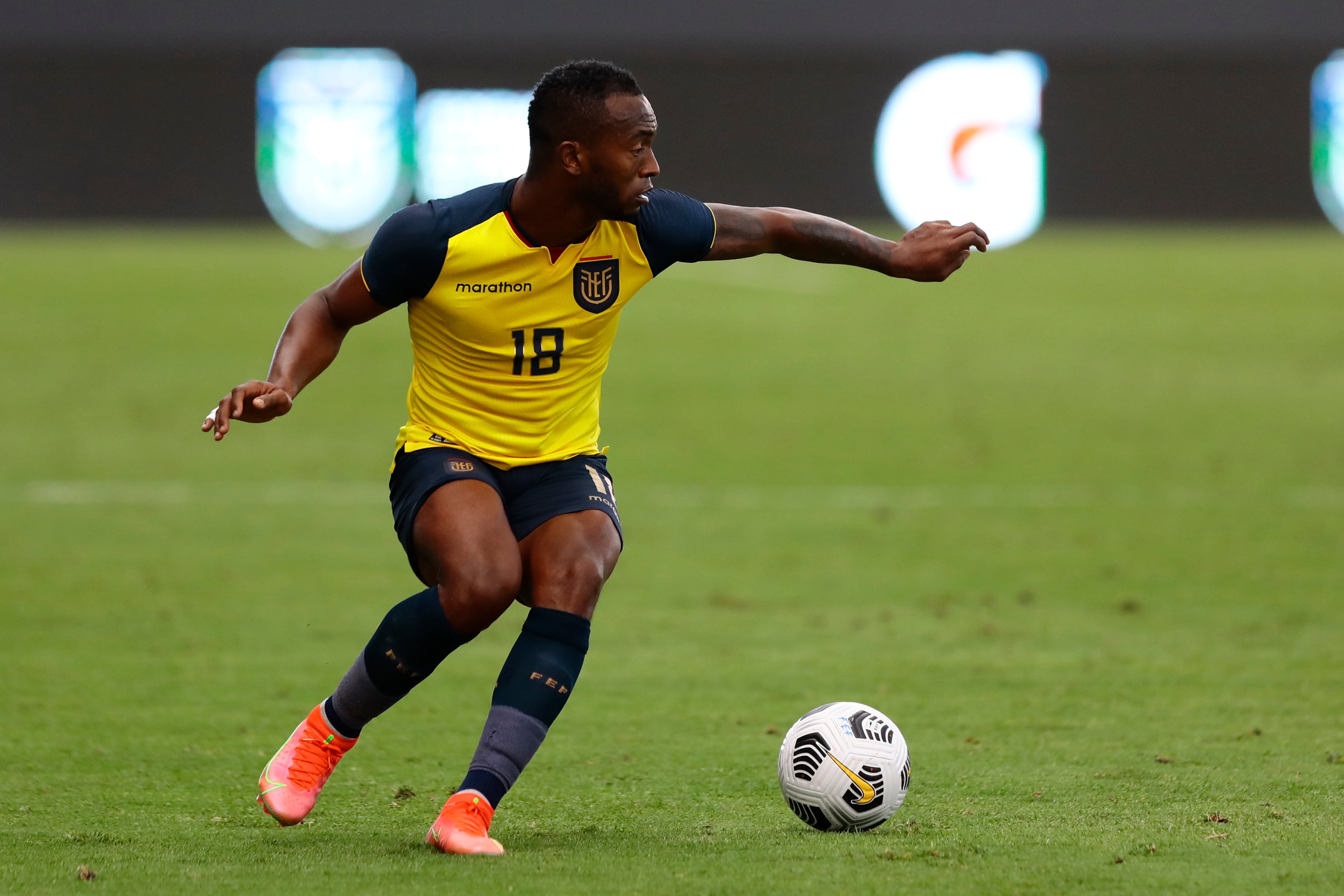 Pedro Pablo Perlaza representando a la selección de Ecuador