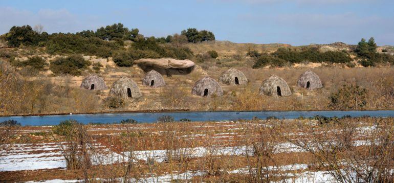 Recreació del campament gravat a la plaqueta.