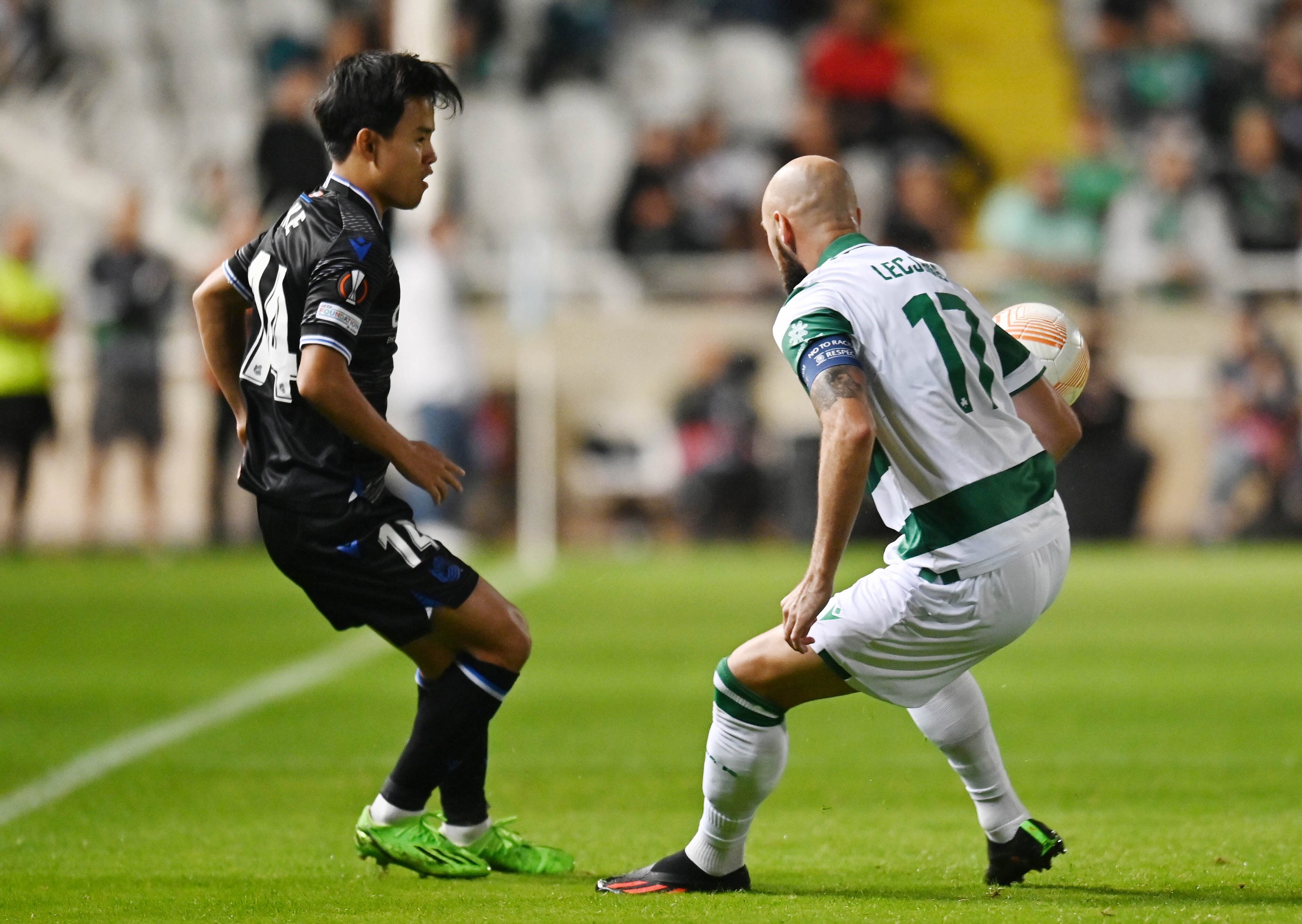 Nicosia (Cyprus), 27/10/2022.- Jan Lecjaks (R) of Omonoia in action against Takefusa Kubo (L) of Real Sociedad during the UEFA Europa League group E soccer match between Omonoia and Real Sociedad, in Nicosia, Cyprus, 27 October 2022. (Chipre, Estados Unidos) EFE/EPA/SAVVIDES PRESS