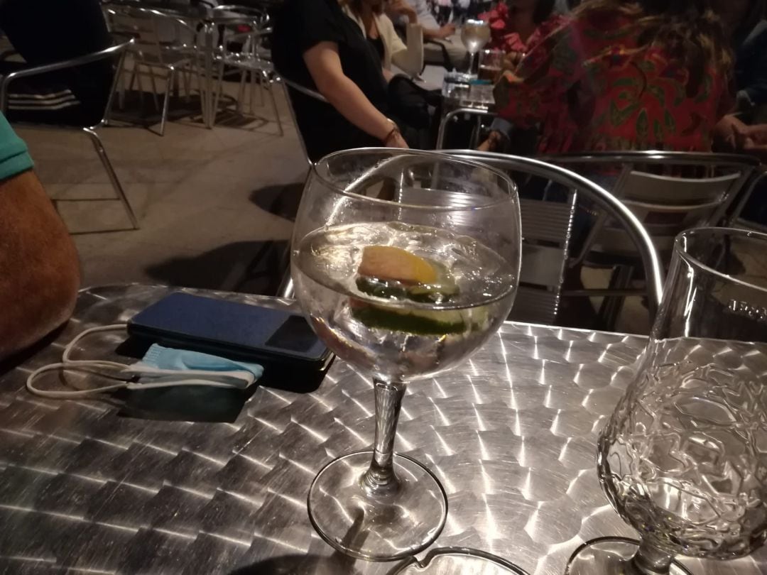 Los arandabonos servirán para incentivar el consumo en comercios y bares del municipio