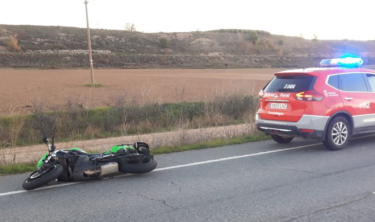 Herido muy grave un motorista tras colisionar con un tractor en Mendavia