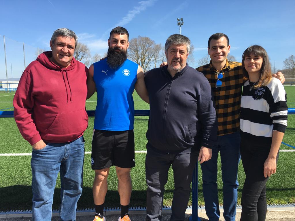 El equipo de la Cadena SER en Euskadi, con Asier Villalibre en Vitoria-Gasteiz