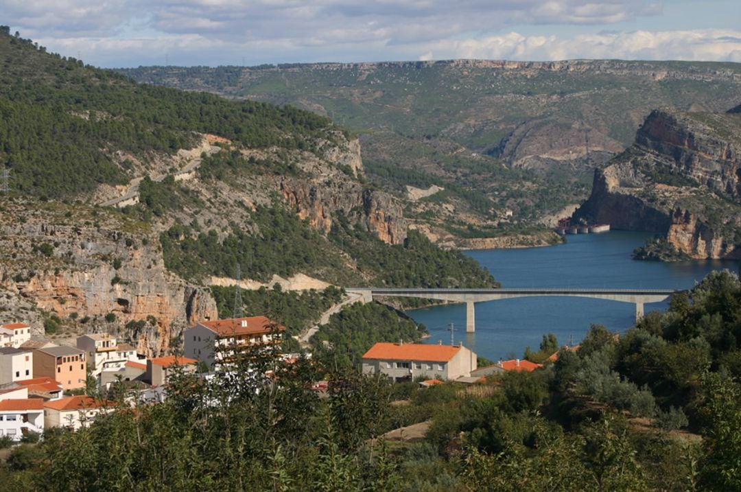 Cortés de Pallás se ubica en la comarca del valle de Ayora