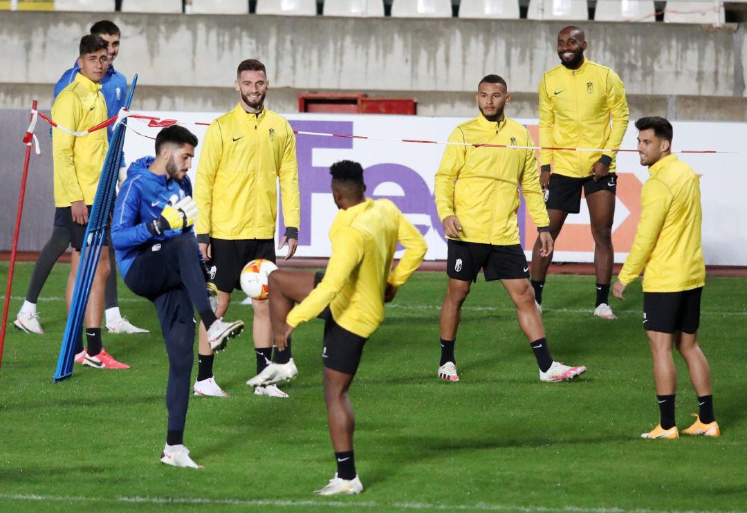 Sesión de entrenamiento de jugadores del Granada