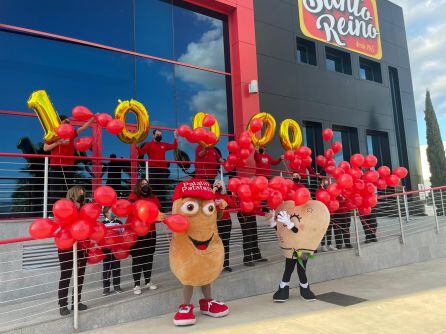 Patatina se une a la ya conocida mascota Patatín Patatero