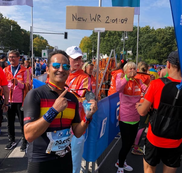 David Hernández Puentes, en la meta de la Maratón de Berlín