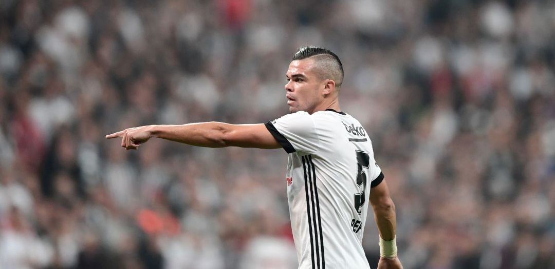 Pepe, durante un partido con el Besiktas