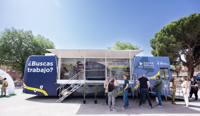 Un bus recorrerá Valladolid para contratar casi 300 personas en la provincia