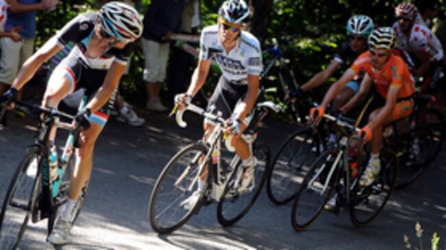 El luxemburgués ataca al español en el ascenso al Izoard en la 18ª jornada del Tour de Francia, en la que ha conseguido la victoria y ya es el máximo favorito para el triunfo final