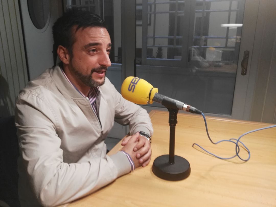 José Antonio Díaz, delegado municipal de Infraestructuras y Medio Ambiente, en los estudios de Radio Jerez