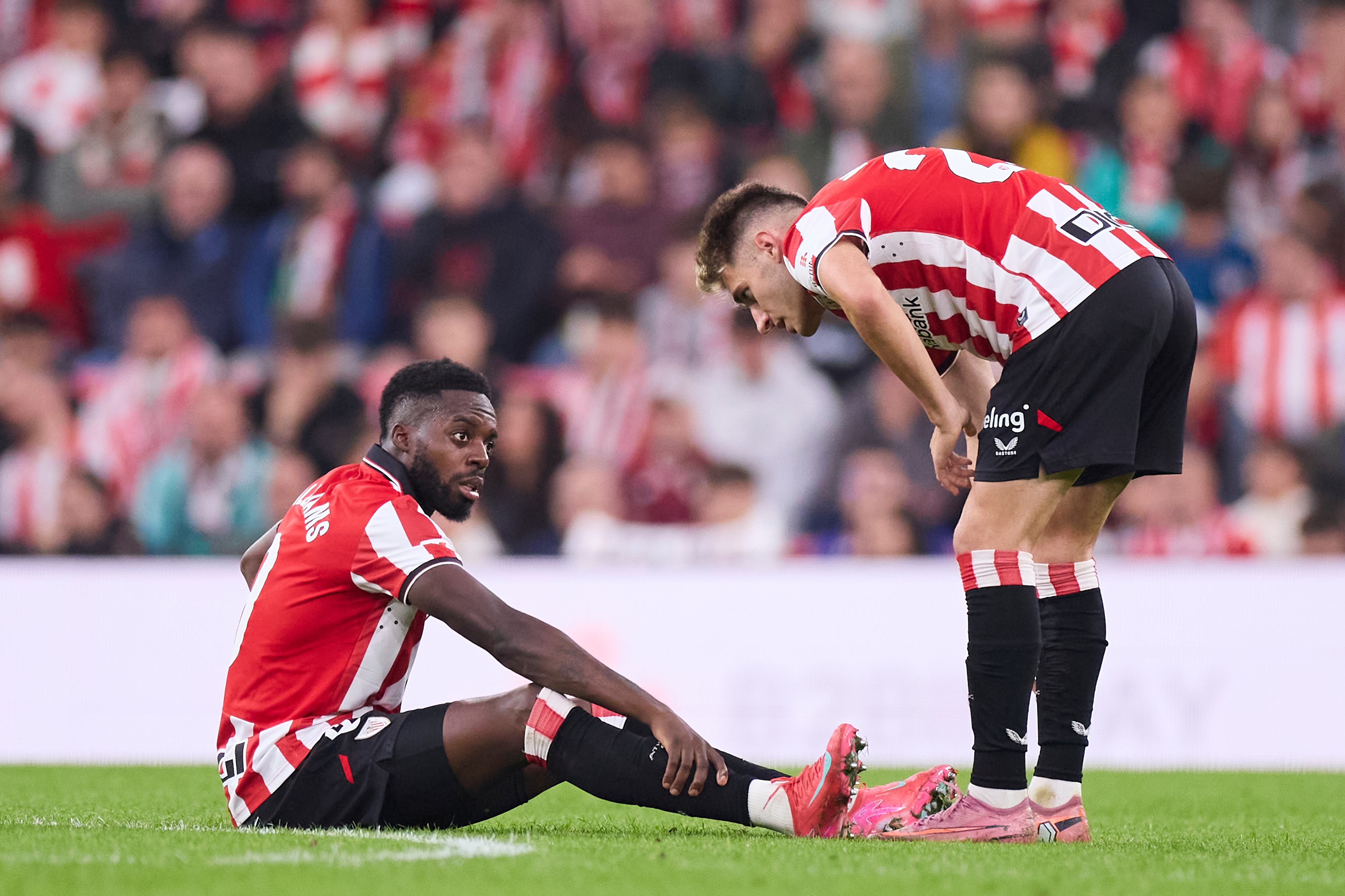 Iñaki Williams se retira lesionado durante el partido frente al Mallorca, disputado este sábado en San Mamés
