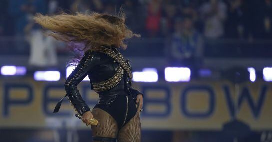 MCX09. Santa Clara (United States), 07/02/2016.- Beyonce performs during the halftime show of the NFL&#039;s Super Bowl 50 between the AFC Champion Denver Broncos and the NFC Champion Carolina Panthers at Levi&#039;s Stadium in Santa Clara, California, USA, 07 Febr