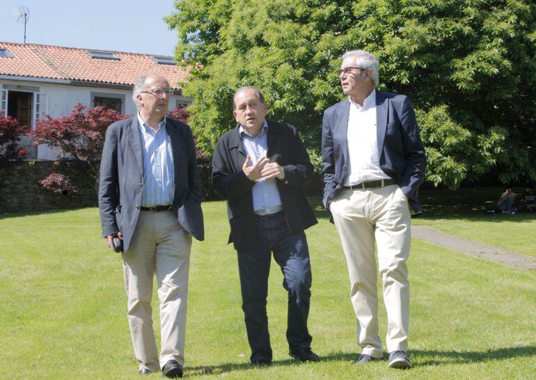 Xaquín Fernández Leiceaga con los ex-presidentes de la Xunta, Emilio Pérez Touriño y Fernando González Laxe