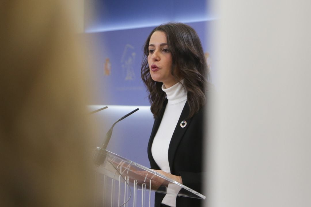 La portavoz de Ciudadanos en el Congreso, Inés Arrimadas en rueda de prensa en el Congreso de los Diputados