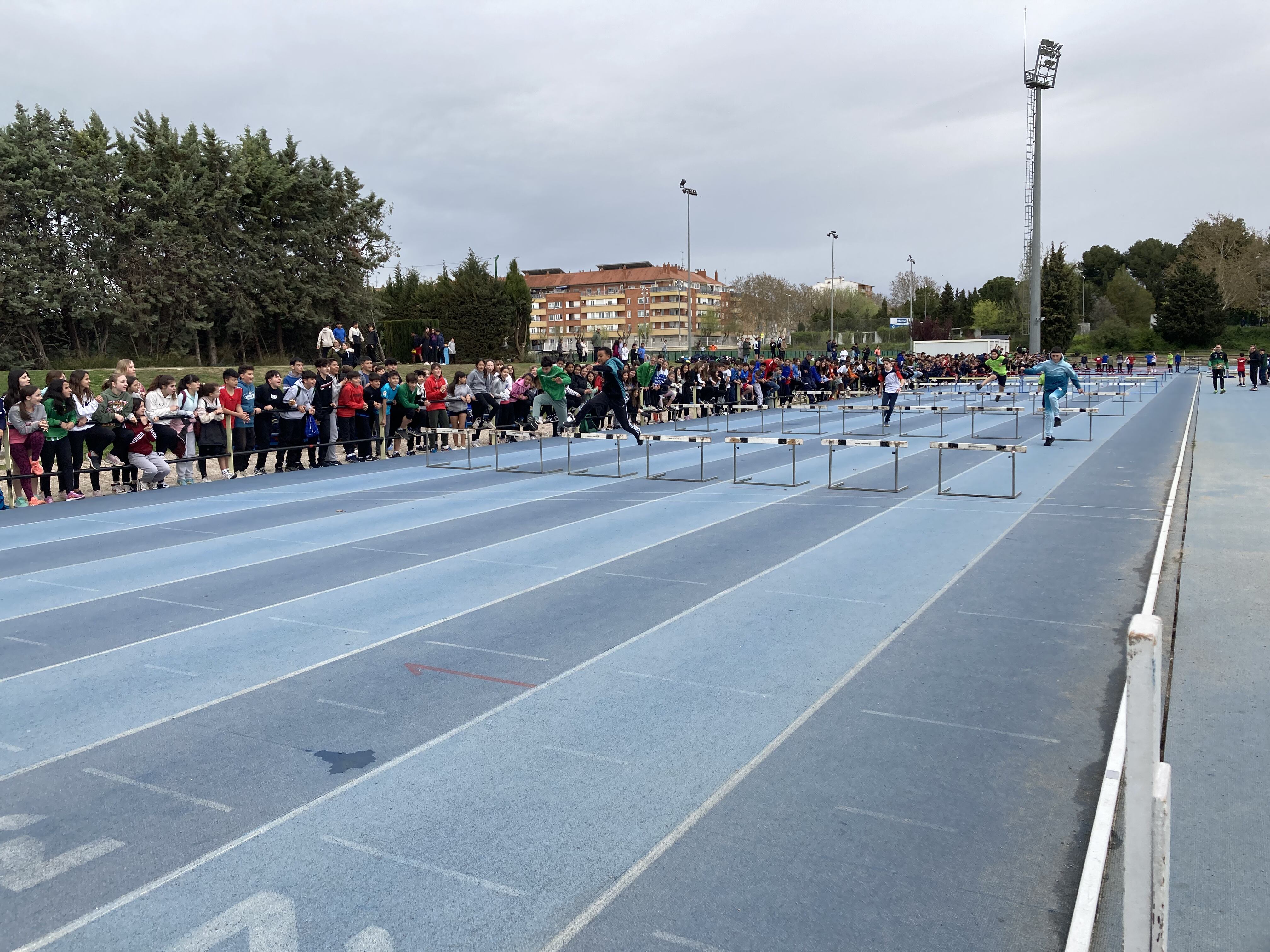 Escolares de Huesca y la Comarca de la Hoya participarán en este jornada Intercentros de atletismo