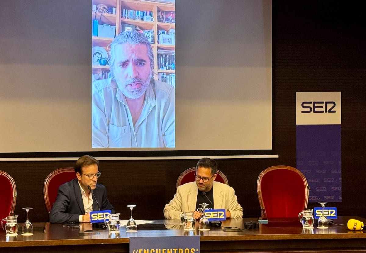 El salón de actos de la Cámara de Comercio de Sevilla ha acogido el Encuentro SER protagonizado por el candidato de Adelante Andalucía a la presidencia de la Junta, José Ignacio García