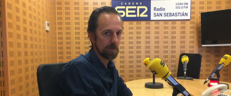 Diego Vasallo presenta su nuevo trabajo en solitario en &#039;Hoy por hoy&#039; con Macarena Berlín. 