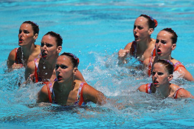 Las nadadoras españolas Clara Basiana, Cecilia Jiménez, Sara Levy, Paula Ramírez, Alba Cabello, Paula Klamburg, Mertxell Mas y Cristina Salvador, compiten en el Campeonato Preolímpico de Natación Sincronizada, el domingo 6 de marzo de 2016, en el Centro A