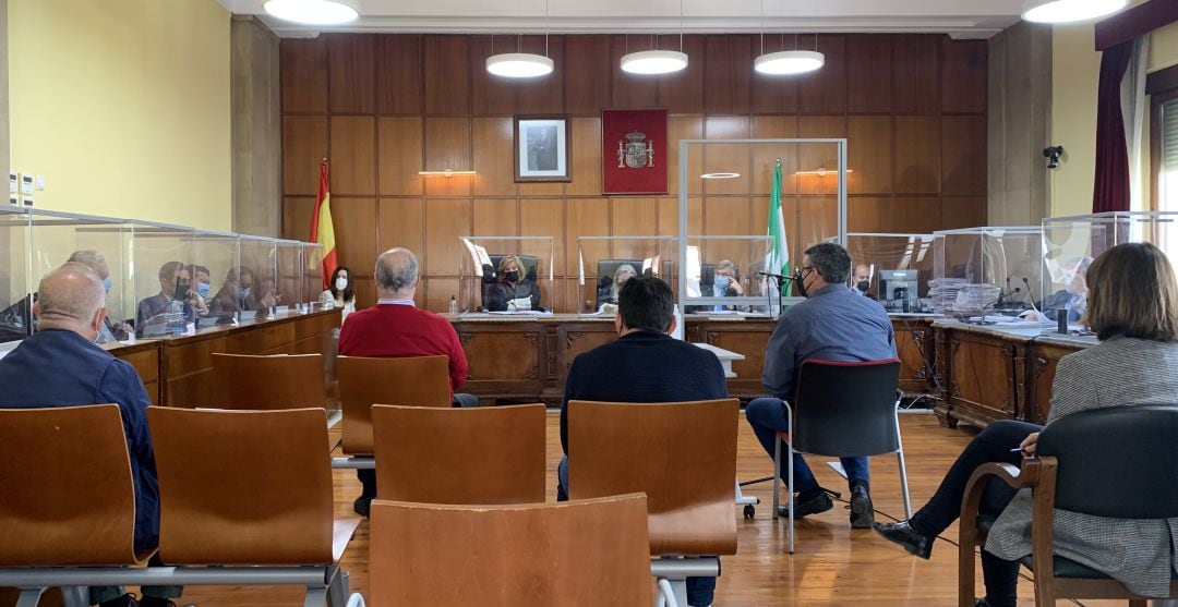 Varios acusados durante una de las sesiones del juicio.