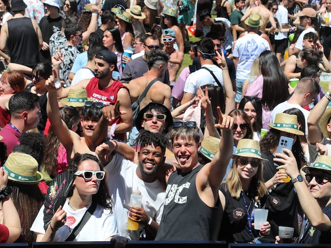 Miles de jvenes de la Comunidad se dan cita en el parque Ribera Sur de la capital palentina para celebrar la ITA, una de las fiestas universitarias más populares de la región