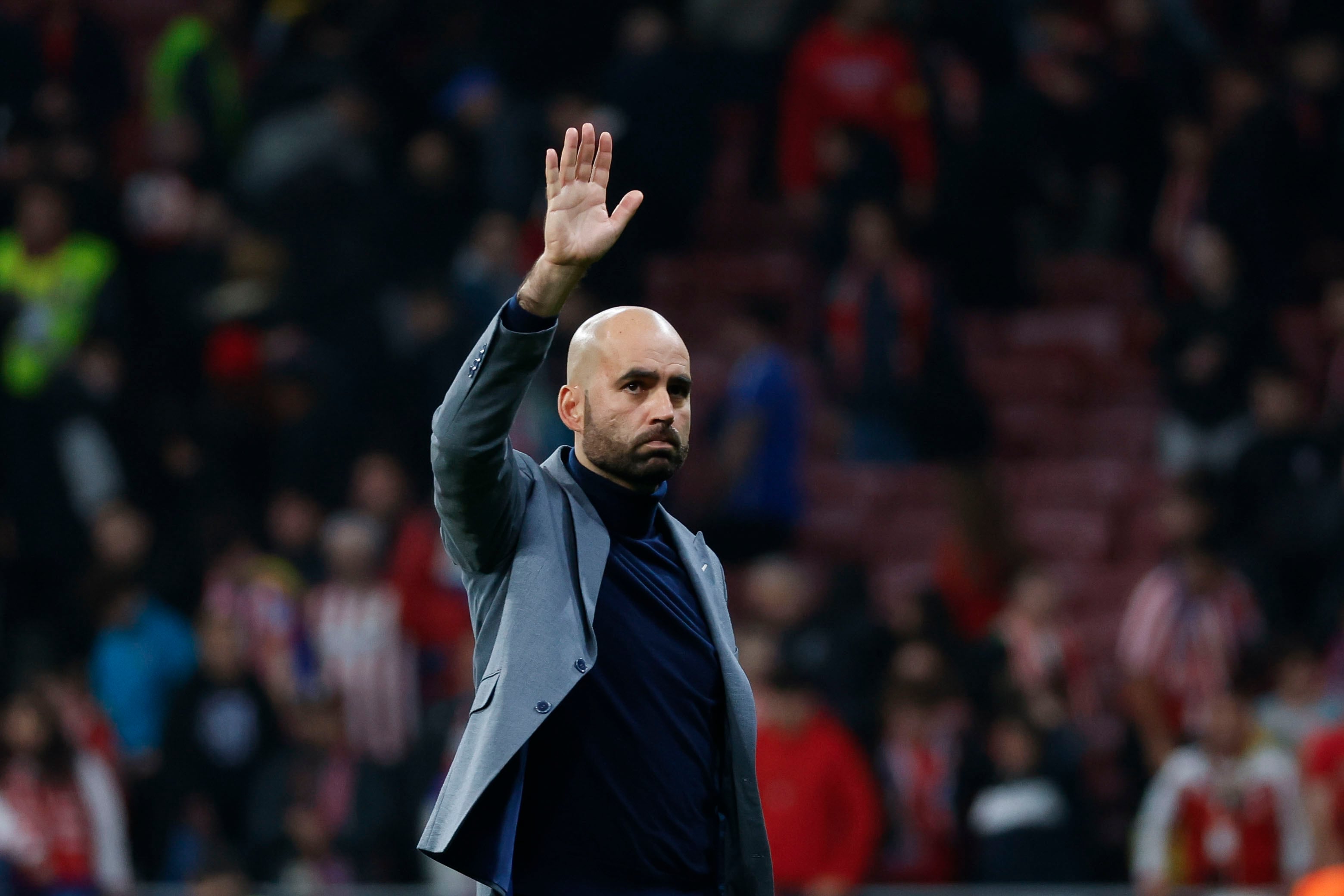 MADRID, 15/02/2025.- El entrenador del Celta de Vigo, Claudio Giráldez, tras el partido de LaLiga que disputaron el Atlético de Madrid y el Celta de Vigo este sábado en el estadio Riyadh Air Metropolitano, en Madrid. EFE/Mariscal