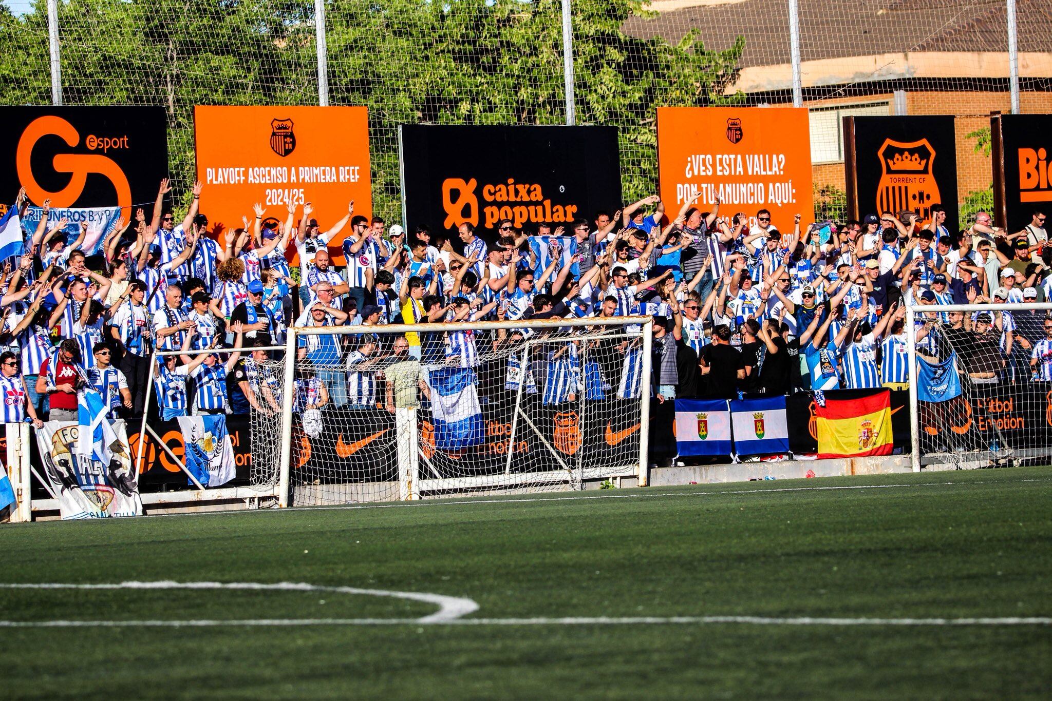 Afición del CF Talavera en el Estadio de San Gregorio de Torrent