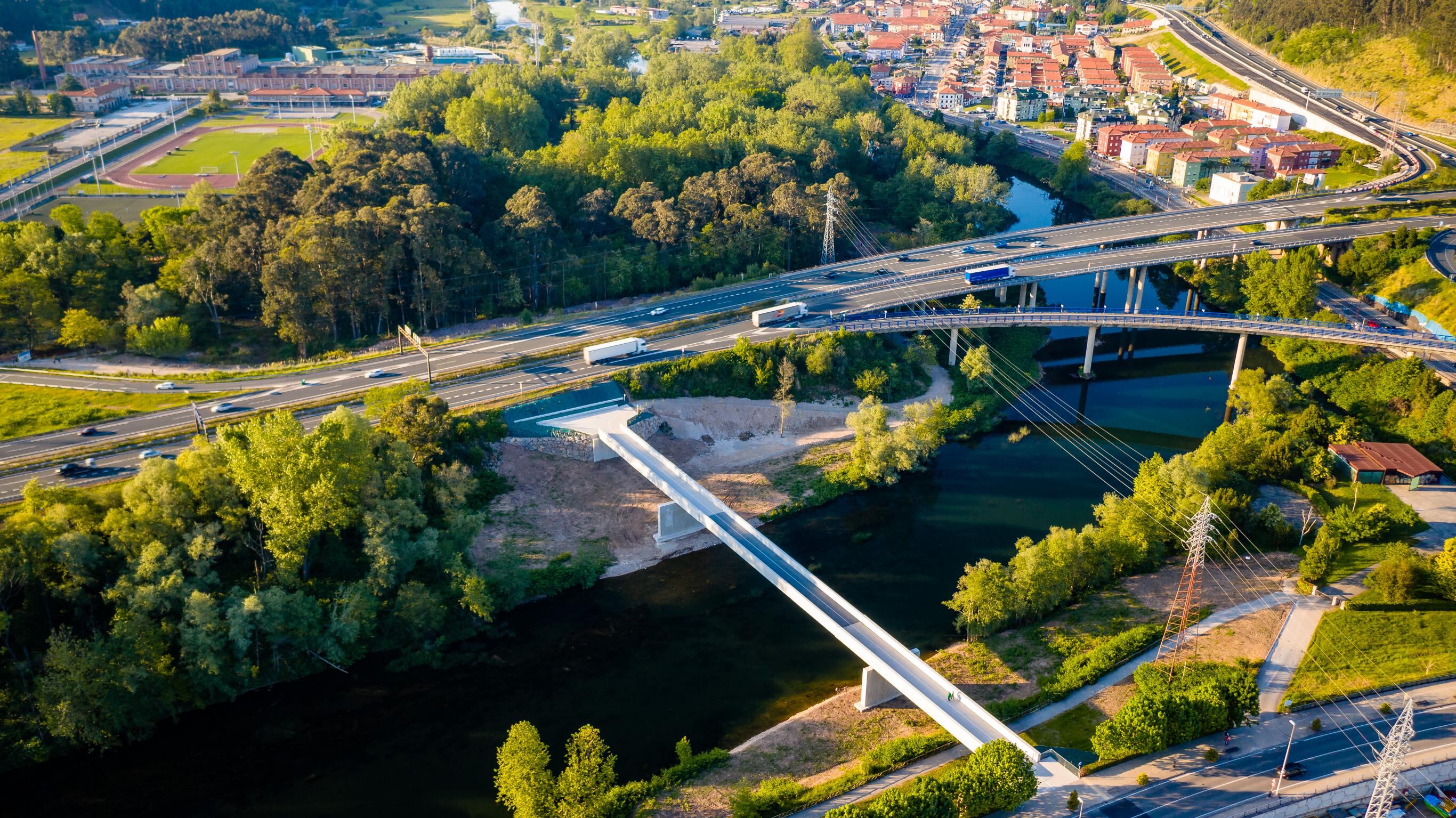 Previsualización de la pasarela que conectará el río Besaya con El Patatal.