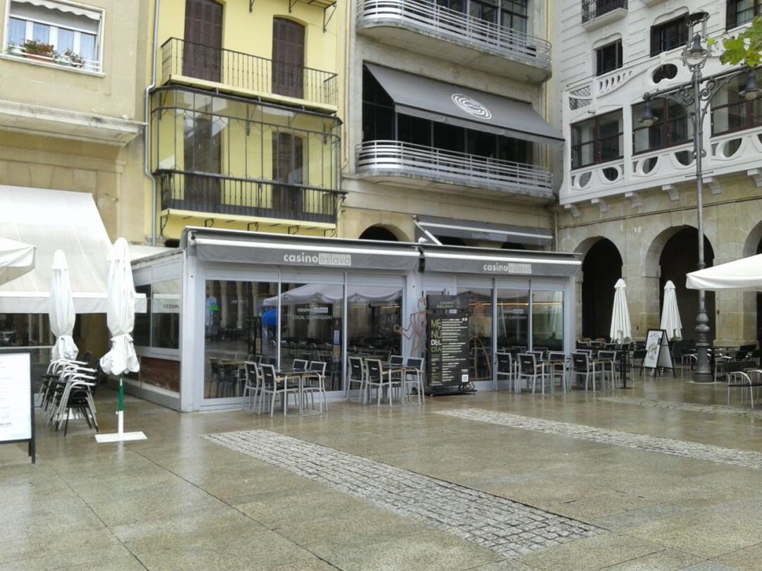 Terraza del Nuevo Casino en la plaza del Castillo de Pamplona