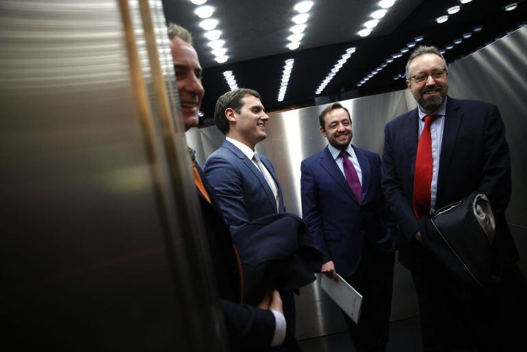 Ciudadanos party leader Albert Rivera (2nd L) leaves after a news conference at the Spanish Parliament in Madrid, Spain, February 1, 2016. REUTERS Susana Vera