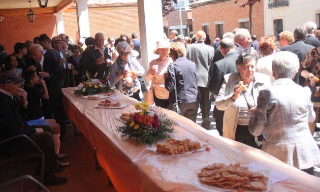 Bollos en las fiestas de mayo de Cabanillas en años anteriores