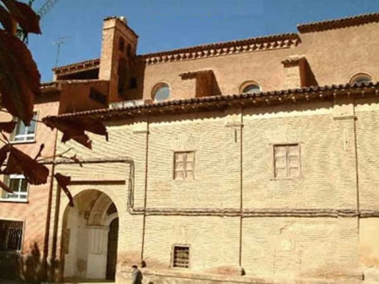 En la entrada del Convento de la Trinidad, en Daroca, es donde se produjo la agresión