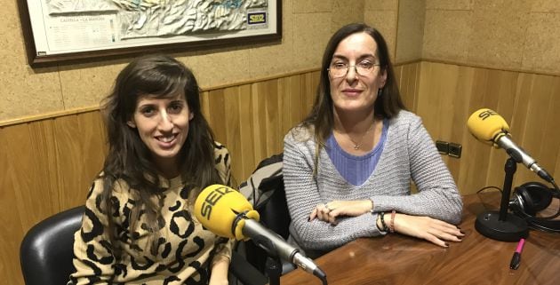 Beatriz Hernández y Lola Miguel en el estudio de SER Cuenca.