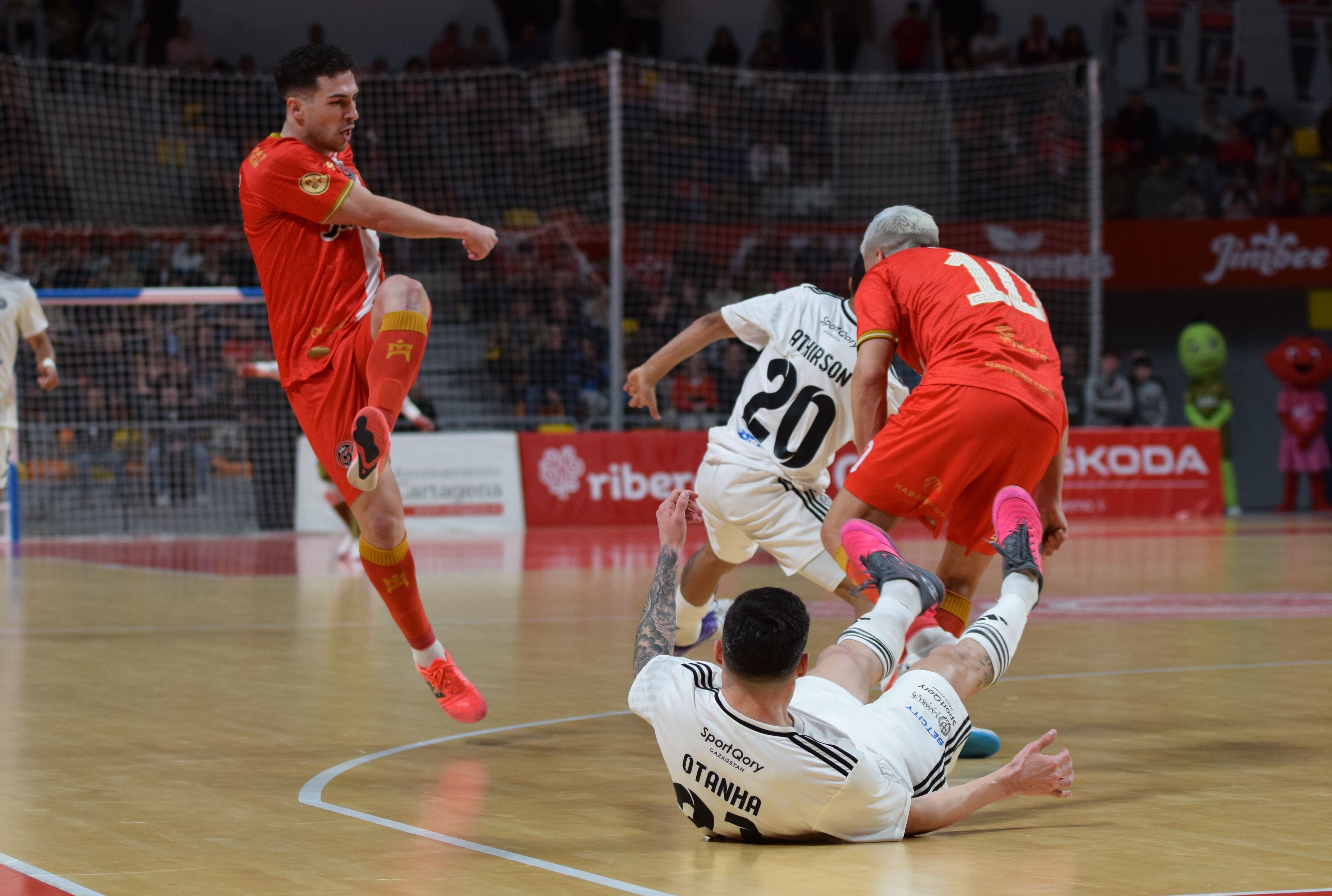 Zapatazo de Pablo Ramírez que suponía el tercer tanto de los cartageneros