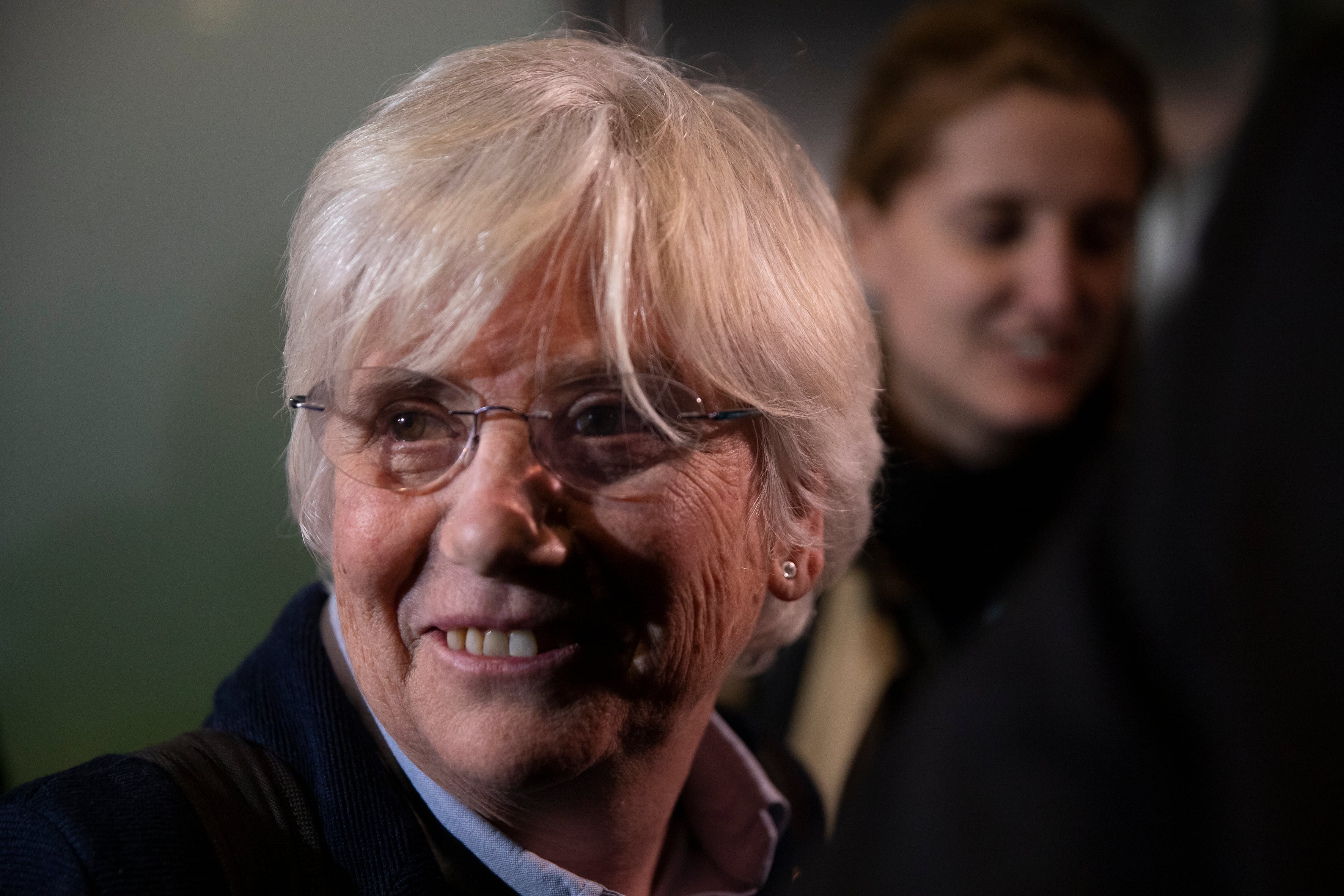 La europarlamentaria Clara Ponsatí fue detenida este martes a su llegada a España