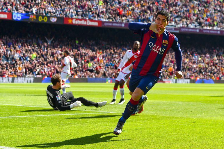 Luis Suárez celebra su gol ante el Rayo Vallecano