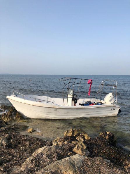 Patera en la Playa del Carabassí de Elche