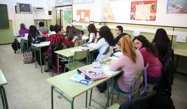 Alumnos de institutos de Fuenlabrda están recibiendo estos talleres sobre posibles mensajes machistas en la música.