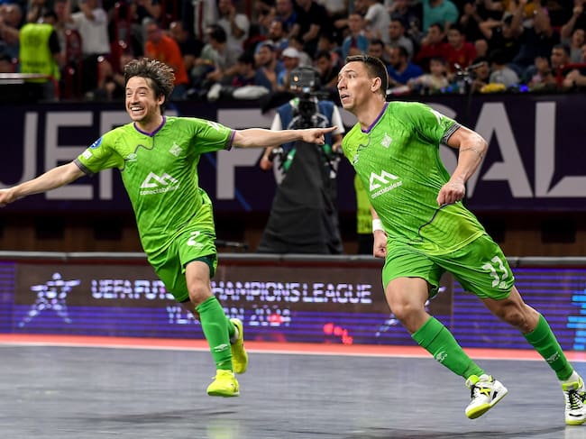 Los jugadores de Palma Futsal festejan un tanto ante el Barça en la final de la Champions de fútbol sala