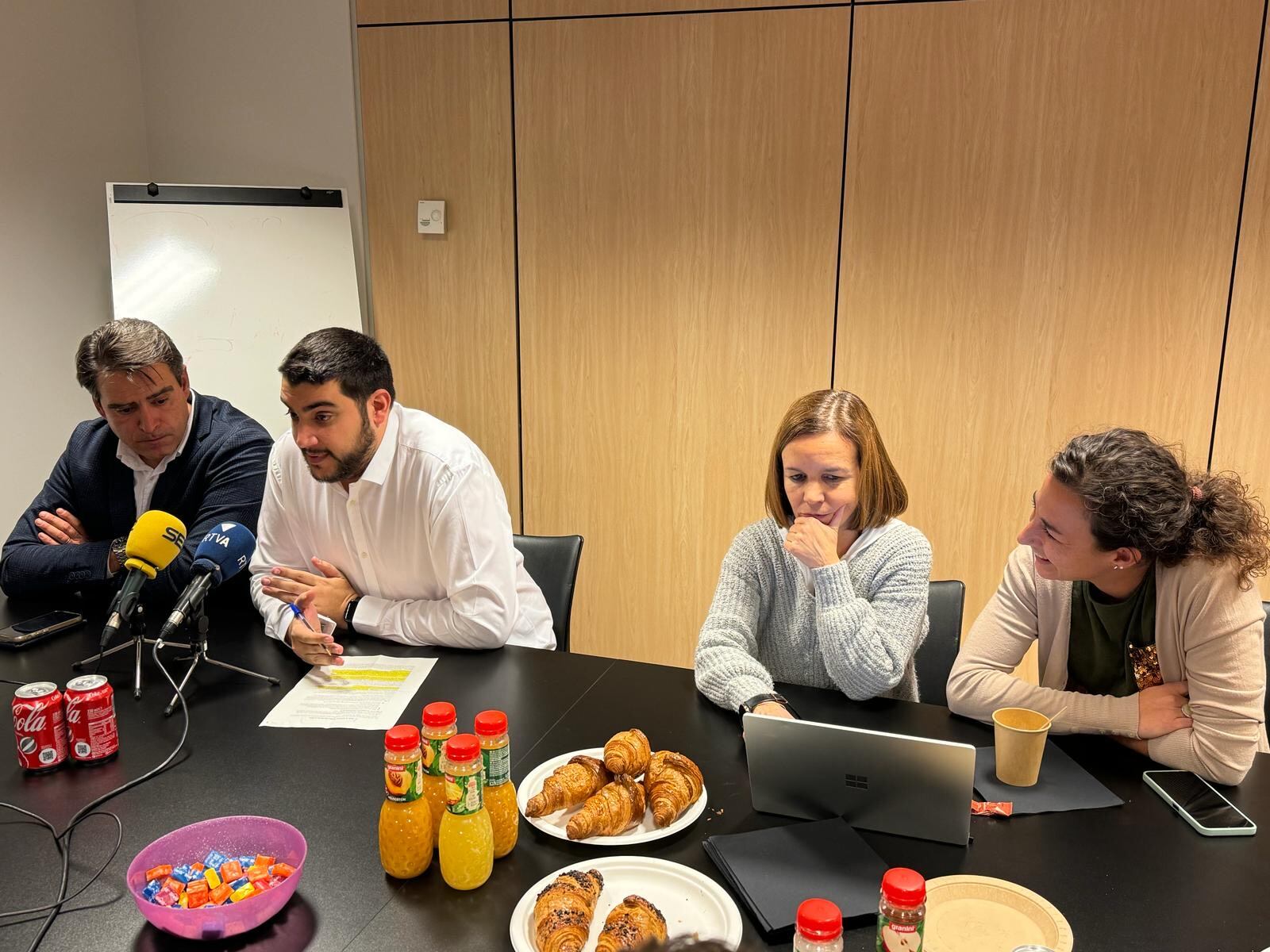 El president del PS, amb Marta Pujol i Maria Nazzaro, i el conseller escaldenc, David Pérez.