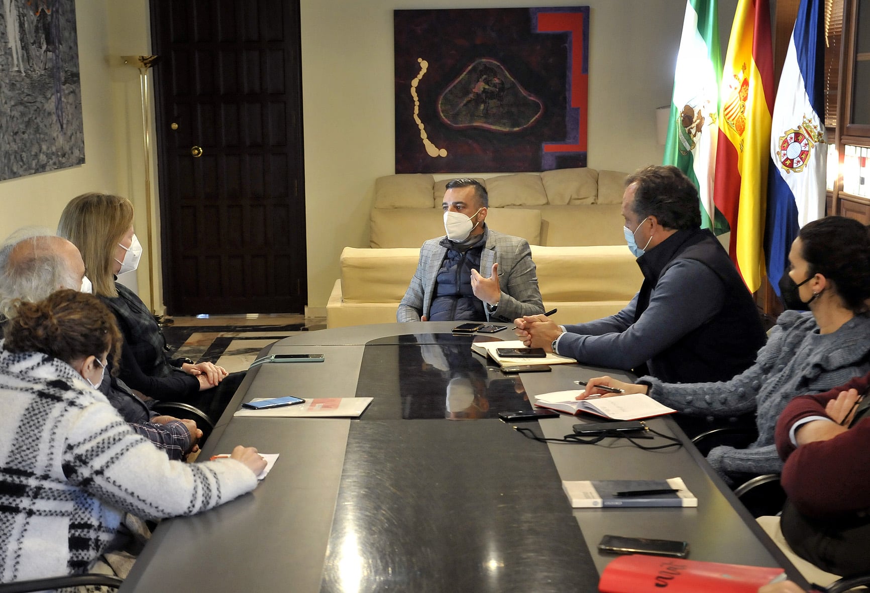 José Antonio Díaz durante la reunión con la Asociación de vecinos La Albarizuela