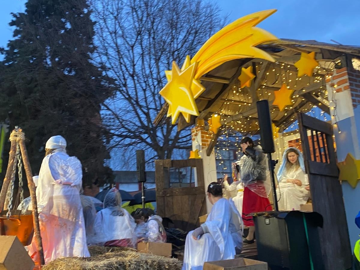 Así ha sido la cabalgata de Reyes 2025 en Talavera, que ha quedado deslucida por la lluvia