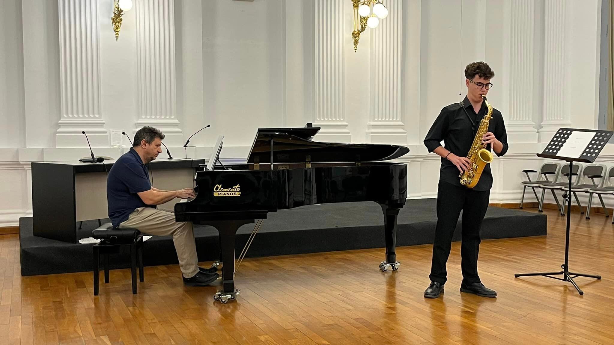 El alumno Joan Langa en su interpretación para los Premios Extraordinarios del Conservatorio Lluís Milan